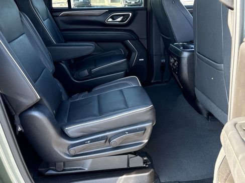 Used 2023 Chevrolet Suburban Premier image 12