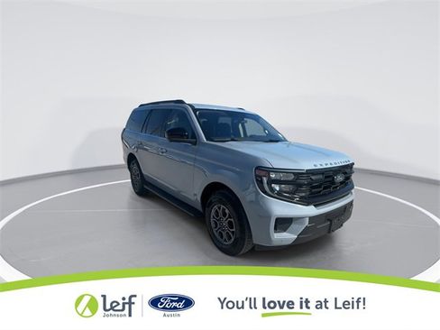 Used 2025 Ford Expedition Active image 2