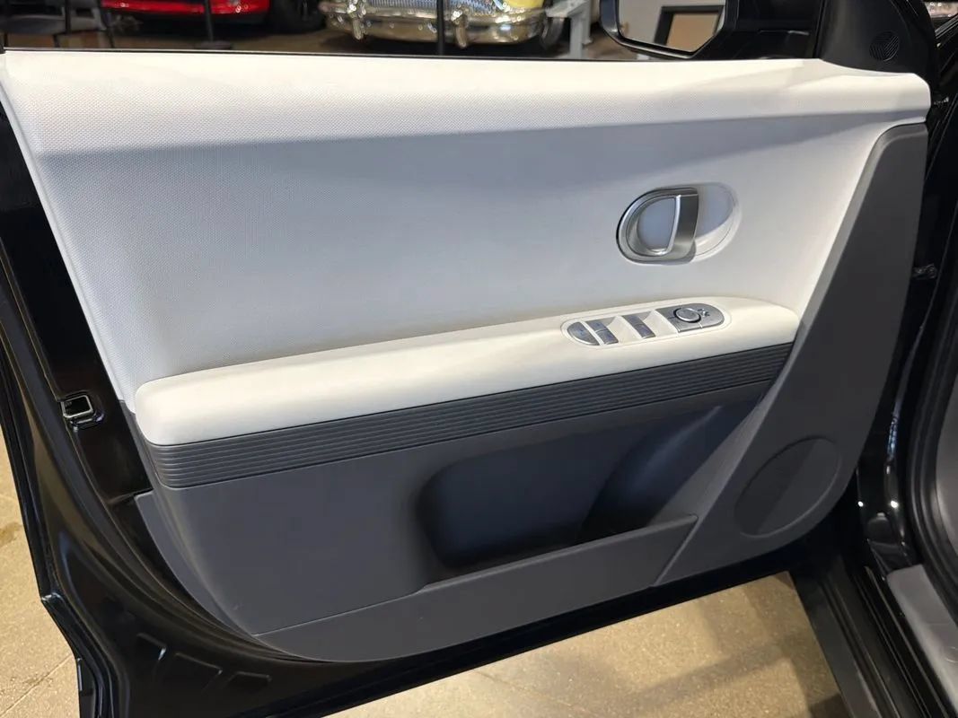 Used 2024 Hyundai Ioniq 5 SE AWD/4WD image 96