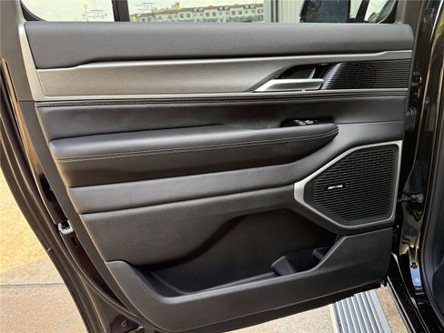 New 2025 Jeep Wagoneer L Series II AWD/4WD image 16