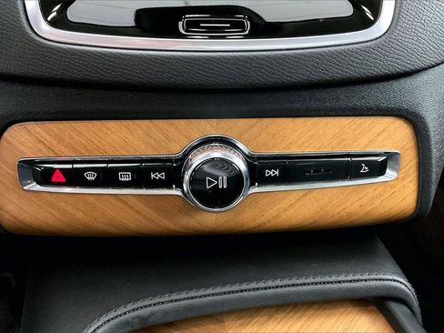 Used 2024 Volvo XC90 B6 Plus image 14