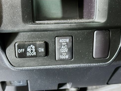 Used 2016 Toyota Tacoma Limited image 17