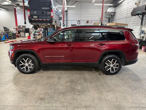 Used 2024 Jeep Grand Cherokee L Limited w/ Trailer Tow Package AWD/4WD image 39