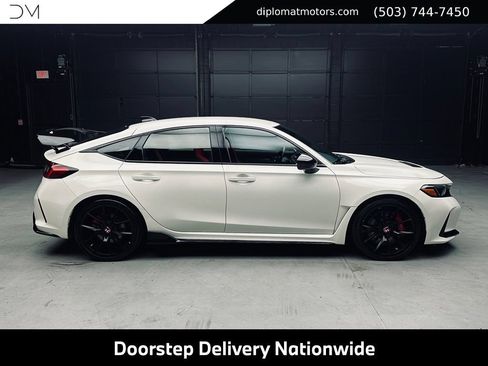 Used 2024 Honda Civic Type R image 9