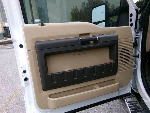 Used 2012 Ford F350 Lariat w/ Lariat Interior Pkg image 11