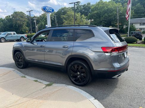 Used 2024 Volkswagen Atlas SE w/ Panoramic Sunroof Package AWD/4WD image 4