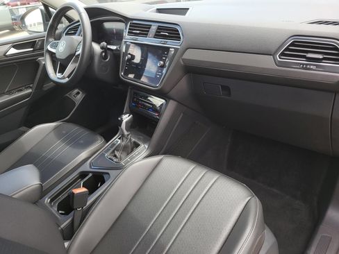 Used 2024 Volkswagen Tiguan SE FWD image 13
