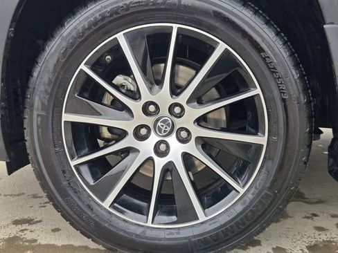 Used 2017 Toyota Highlander SE image 8