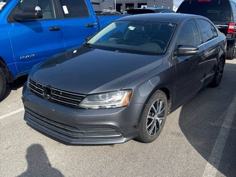 Used 2018 Volkswagen Jetta SE FWD image 3