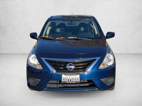 Used 2018 Nissan Versa SV image 2