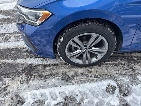 Used 2023 Volkswagen Jetta SE w/ Panoramic Sunroof Package image 11