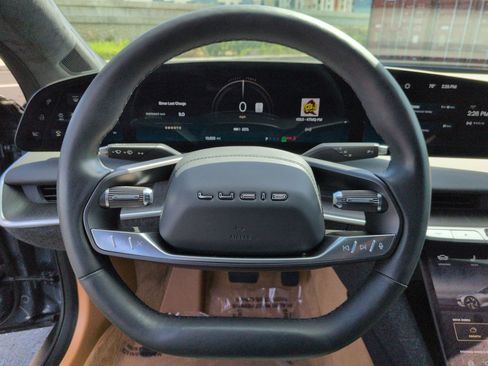 Used 2024 Lucid Air Touring image 18