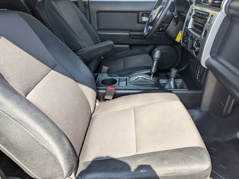 Used 2010 Toyota FJ Cruiser 4WD image 19