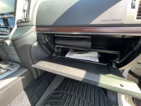 Used 2016 Toyota Land Cruiser image 41