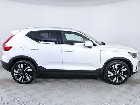 Certified 2024 Volvo XC40 B5 Ultimate w/ Protection Package AWD/4WD image 29