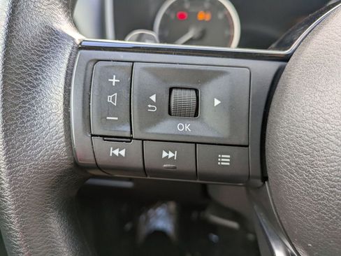 Used 2023 Nissan Rogue SV FWD image 17