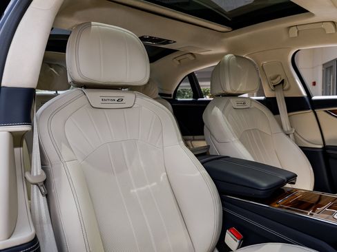 Certified 2024 Bentley Flying Spur V8 image 42