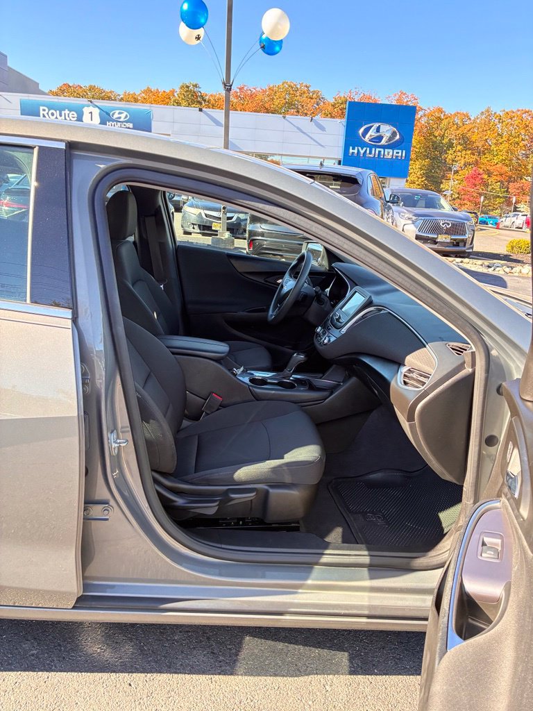 Used 2018 Chevrolet Malibu LT FWD image 20