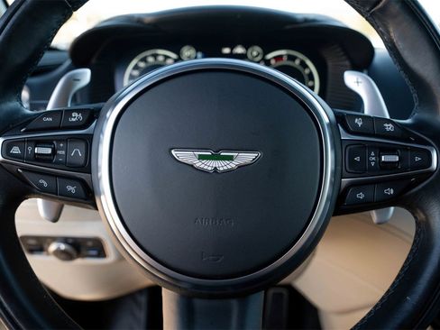 Used 2022 Aston Martin DBX image 18