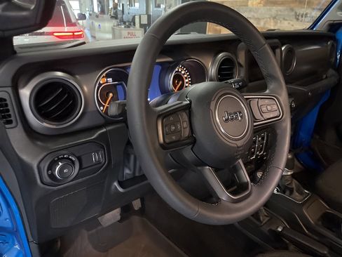 Used 2023 Jeep Wrangler Willys image 2