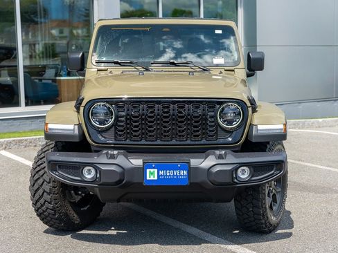 Used 2026 Jeep Gladiator Sport AWD/4WD image 3
