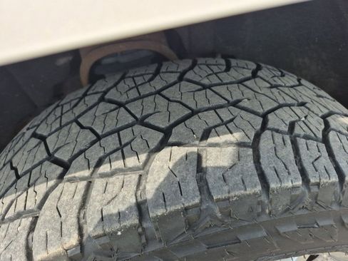 Used 2018 Chevrolet Silverado 1500 High Country image 28