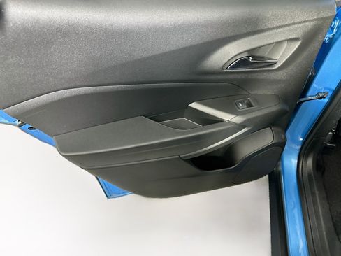 Used 2025 Chevrolet Trax LT FWD image 25