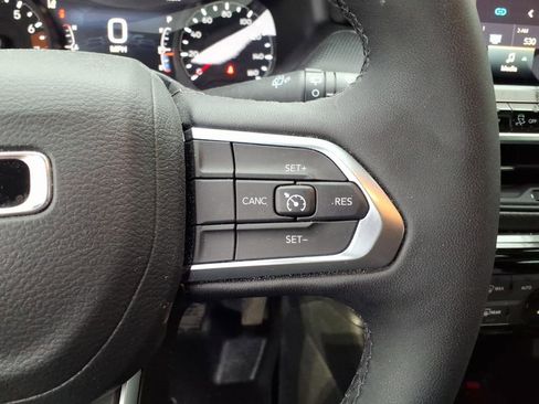 Used 2025 Jeep Compass Latitude w/ Convenience Group AWD/4WD image 19