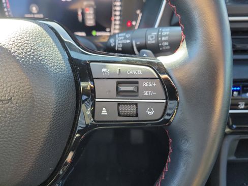 Certified 2025 Honda Pilot Black Edition image 18