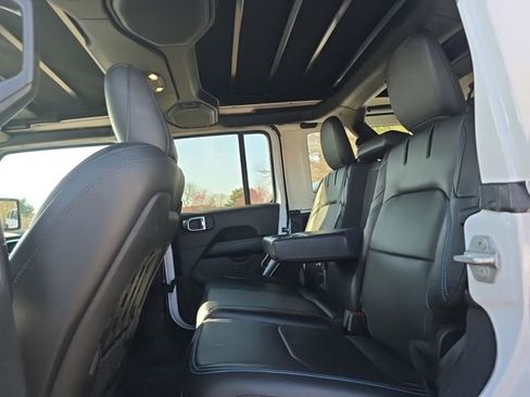 Used 2022 Jeep Wrangler Unlimited Rubicon 4xe w/ Cold Weather Group image 17