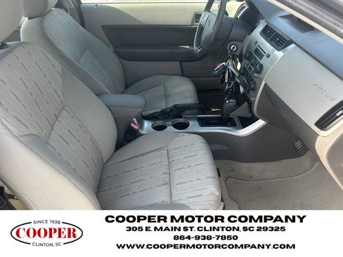 Used 2010 Ford Focus SE FWD image 15