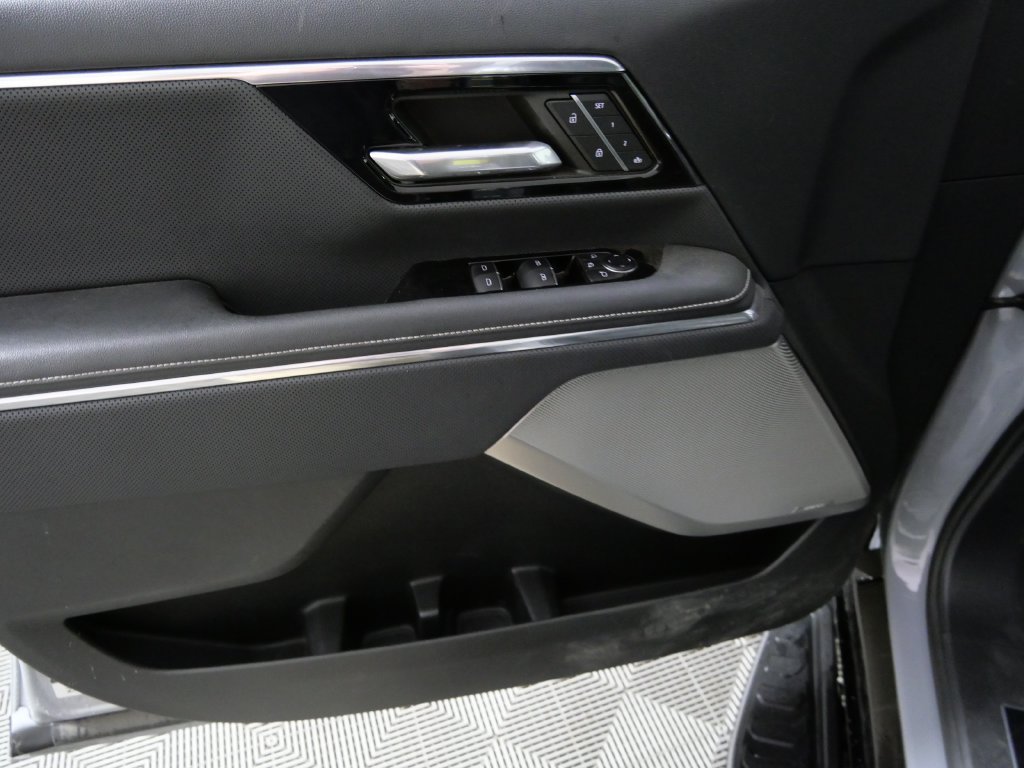 Used 2024 GMC Sierra EV Denali AWD/4WD image 12