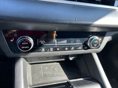 Used 2024 Mitsubishi Outlander SE image 27