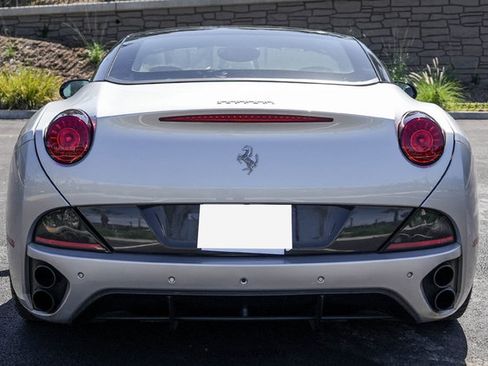 Used 2012 Ferrari California RWD image 20