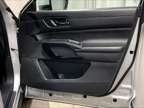 Certified 2024 Nissan Pathfinder SV image 12