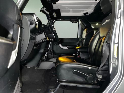 Used 2014 Jeep Wrangler Unlimited Sahara image 13