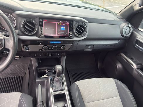 Used 2022 Toyota Tacoma TRD Sport w/ Technology Package RWD image 10