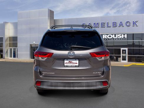 Used 2018 Toyota Highlander XLE AWD/4WD image 5