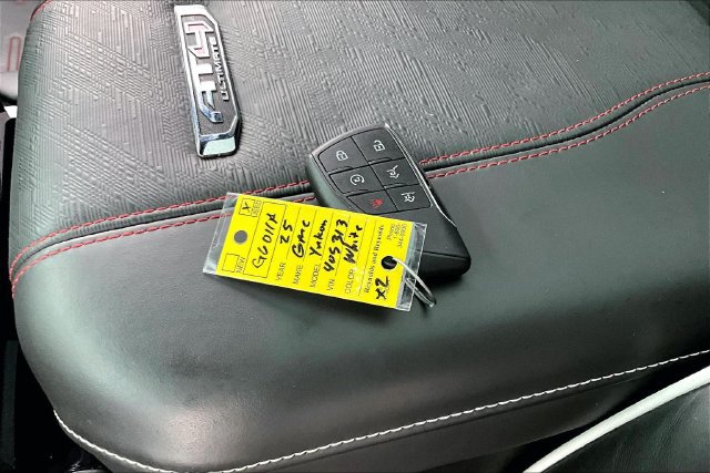 Used 2025 GMC Yukon AT4 Ultimate AWD/4WD image 36