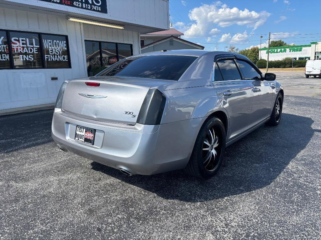 Used 2013 Chrysler 300 S RWD image 6