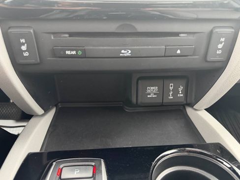 Used 2017 Honda Pilot Touring image 27