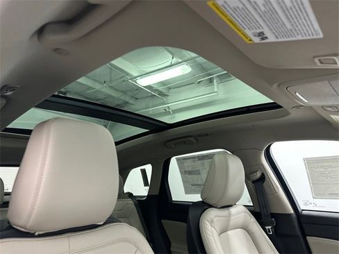 New 2026 Lincoln Corsair Premiere image 13