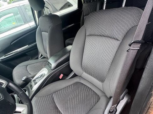 Used 2016 Dodge Journey SE w/ Flexible Seating Group image 16