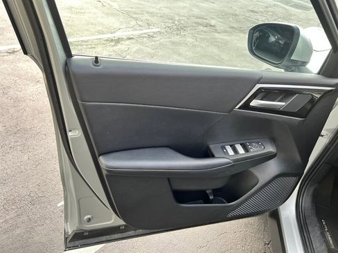 Used 2024 Mitsubishi Outlander SE image 18