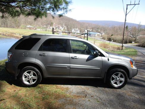 Used 2005 Chevrolet Equinox LT w/ Preferred Equipment Group image 4