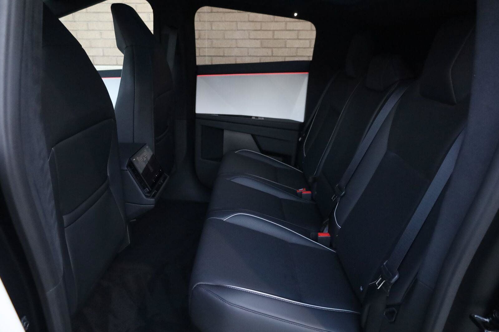 Used 2024 Tesla Cybertruck AWD Crew Cab image 22