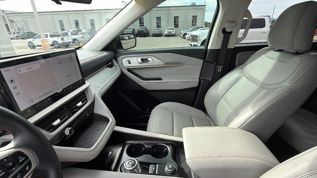 Certified 2025 Ford Explorer Active w/ Active Comfort Package RWD image 21