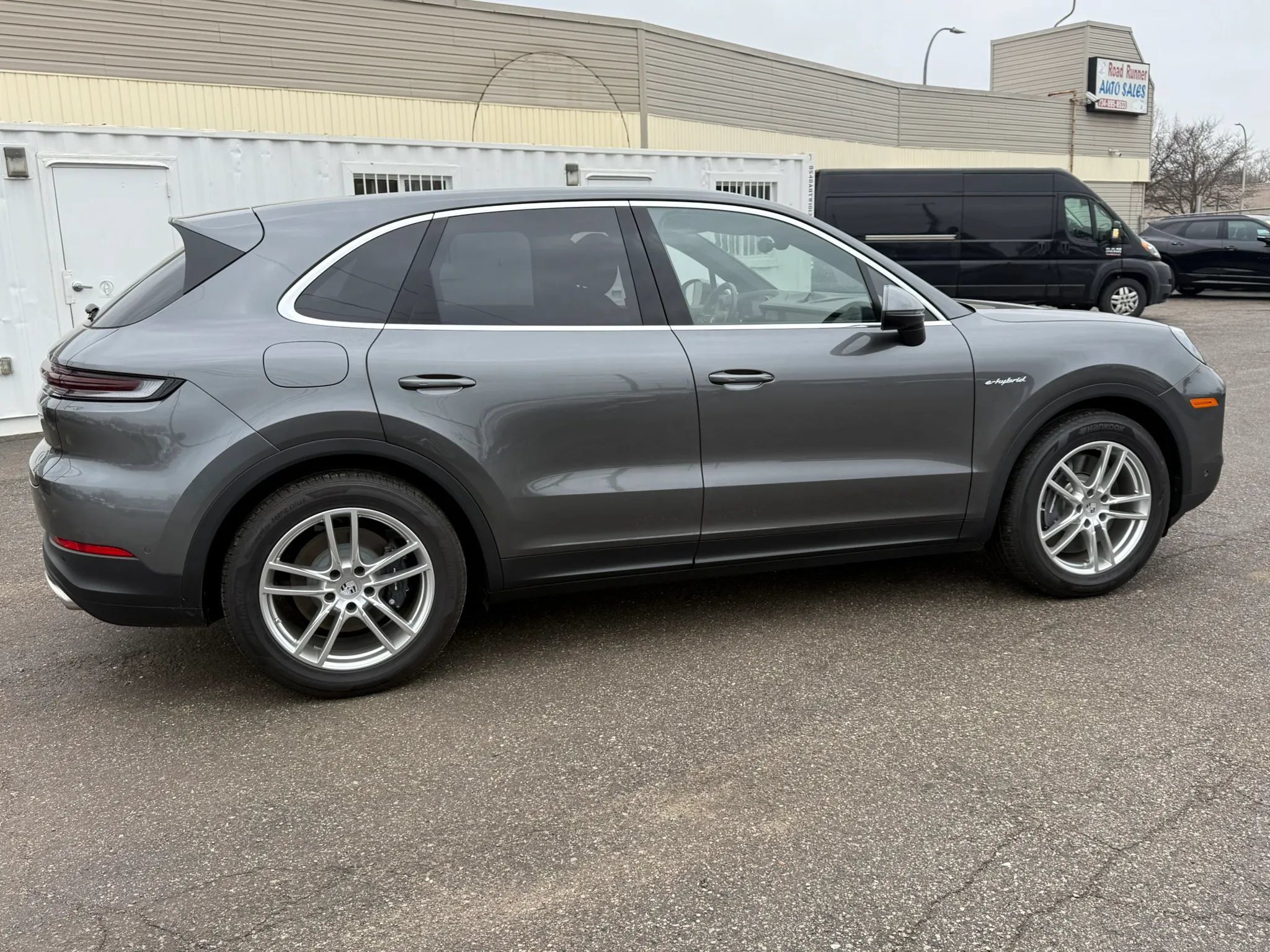 Used 2025 Porsche Cayenne E-Hybrid w/ Premium Package Plus AWD/4WD image 14