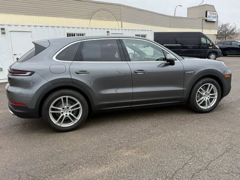 Used 2025 Porsche Cayenne E-Hybrid Sport Utility 4D w/ Premium Package Plus AWD/4WD image 14