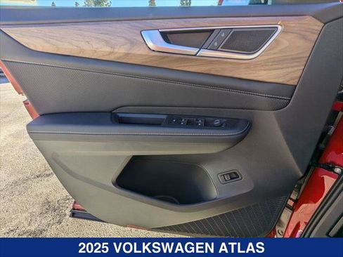 New 2025 Volkswagen Atlas SE image 9